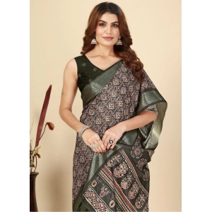 Generic Women's Cotton Blend Printed Saree With Unstitched Blouse 5.5Mtr (Black)