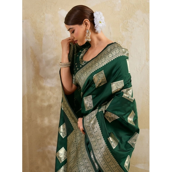 Generic Women's Silk Blend Printed Saree With Unstitched Blouse 5.5Mtr (Dark Green) Generic Women's Silk Blend Printed Saree With Unstitched Blouse 5.5Mtr (Dark Green)