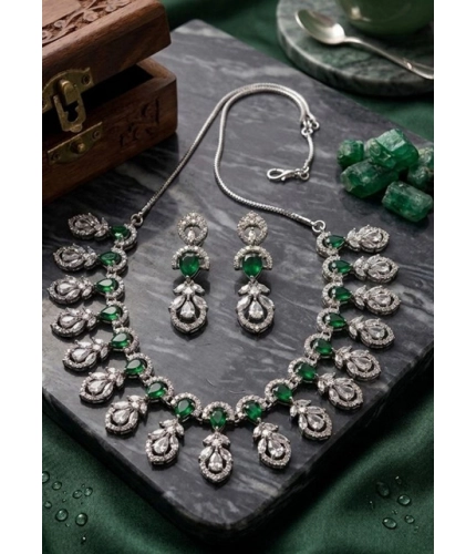 Generic Women's Brass Silver Plated Necklace set (Green)