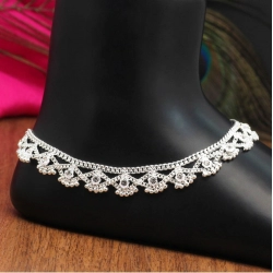 Generic Women's Silver Color Rhinestone Anklets (Free Size: Upto 10&quot;) 
