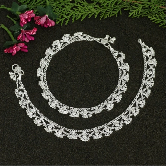 Generic Women's Silver Color Rhinestone Anklets (Free Size: Upto 10") 