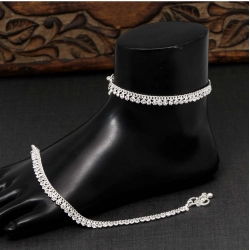 Generic Women's Silver Color Rhinestone Anklets (Free Size: Upto 10&quot;) 