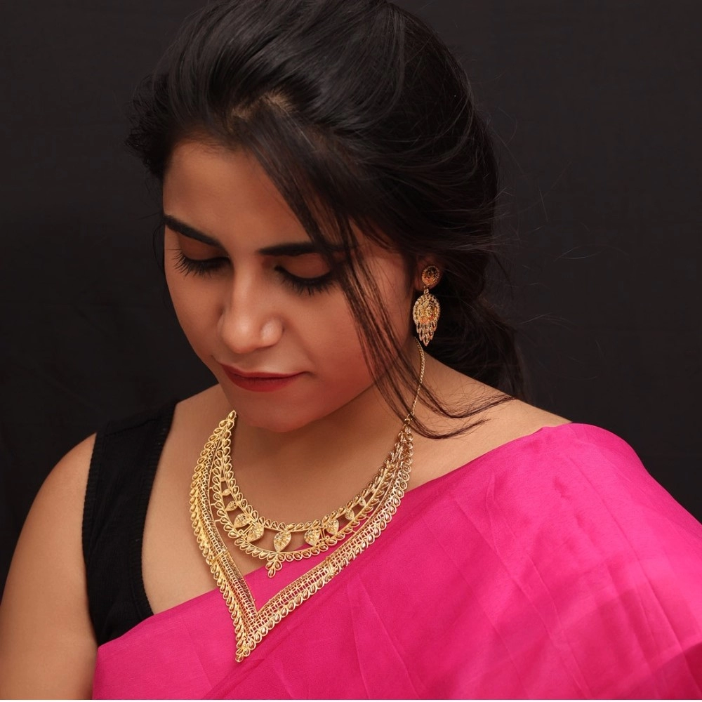 Generic Women's Gold Color Gold Plated Necklace Set Adjustable Chain