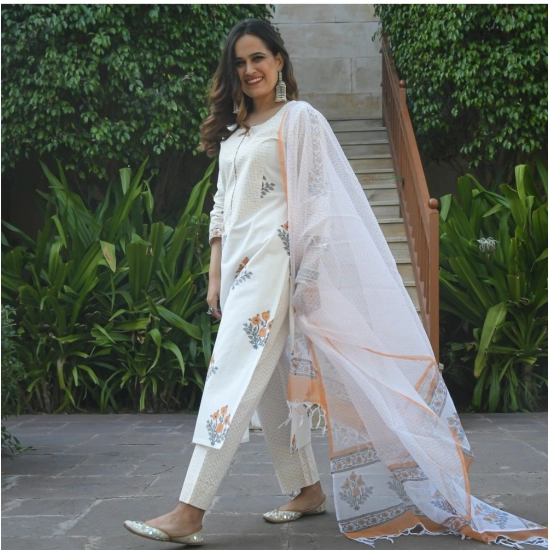 Generic Women's Casual 3/4th Sleeve Printed Cotton Kurti Set (White) Generic Women's Casual 3/4th Sleeve Printed Cotton Kurti Set (White)