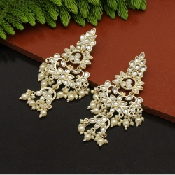 Generic Women's White Color Kundan Earrings 