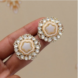 Generic Women's White Color Kundan Stud Earrings 
