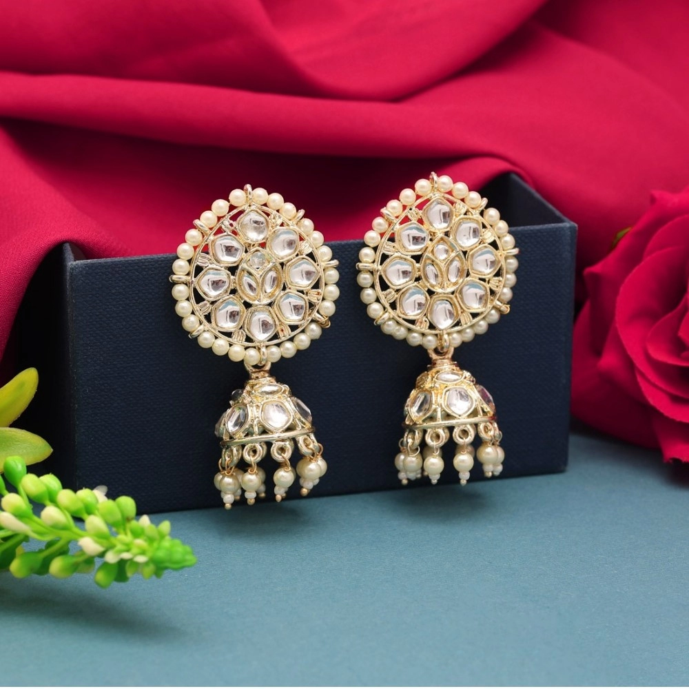 Generic Women's White Color Kundan Earrings 