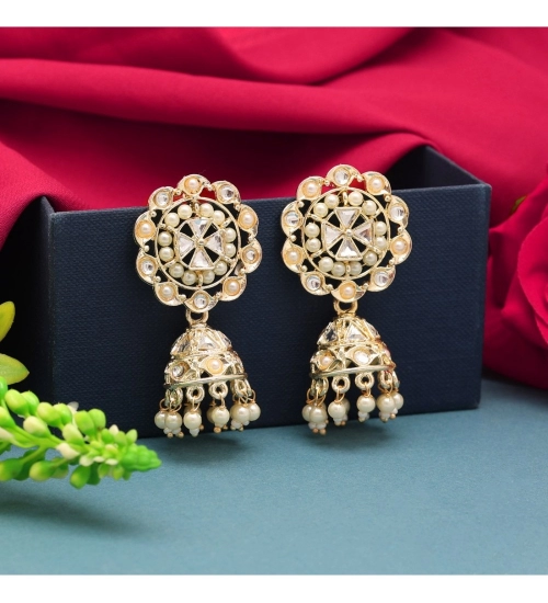 Generic Women's White Color Kundan Earrings 