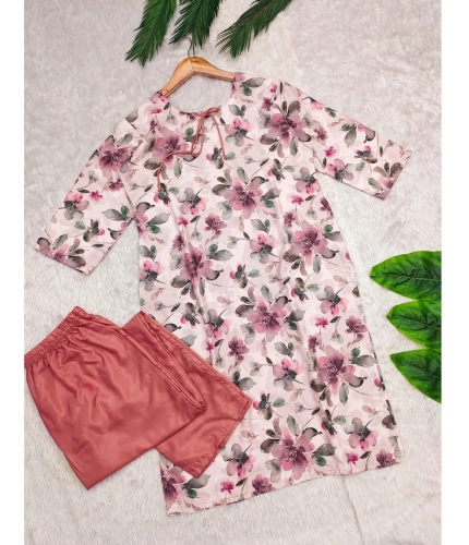 Generic Women's Rayon Printed Round Neck 3-4th Sleeve Kurti With Pant Set (Peach)