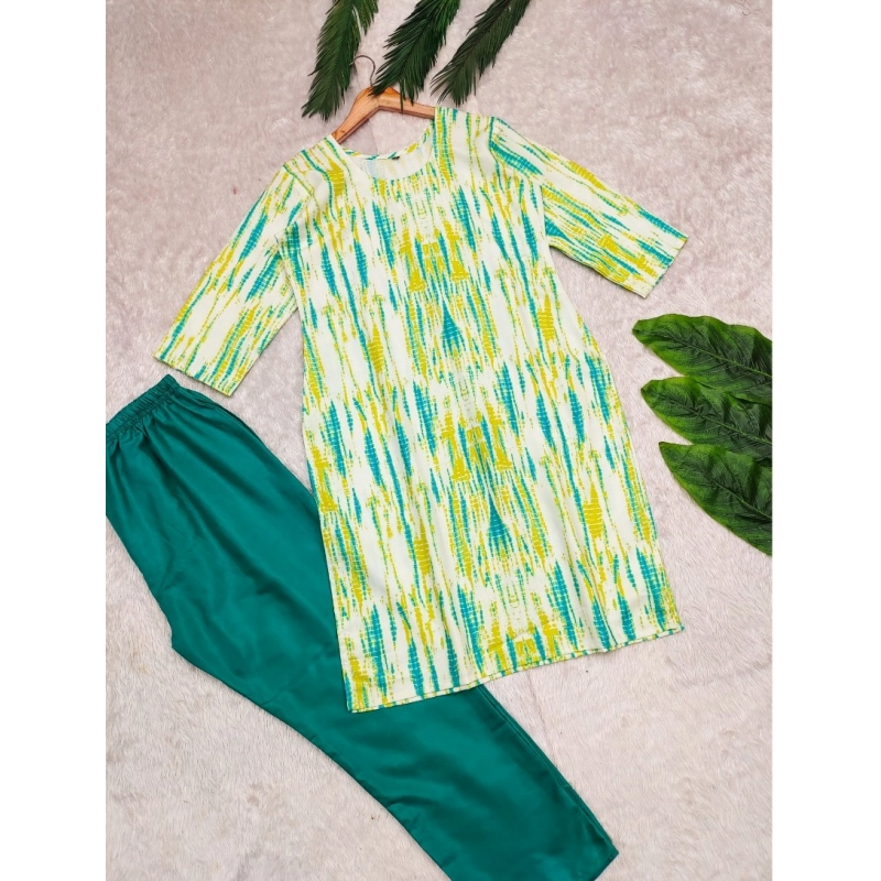 Women's Rayon Printed Round Neck 3-4th Sleeve Kurti With Pant Set (Green)