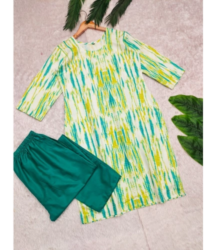 Generic Women's Rayon Printed Round Neck 3-4th Sleeve Kurti With Pant Set (Green)