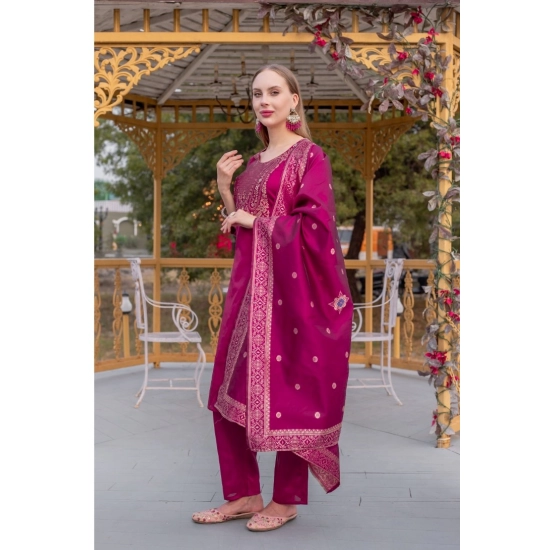 Generic Women's Cotton Blend Printed Round Neck Kurti with Pant and Dupatta Set (Pink) Generic Women's Cotton Blend Printed Round Neck Kurti with Pant and Dupatta Set (Pink)