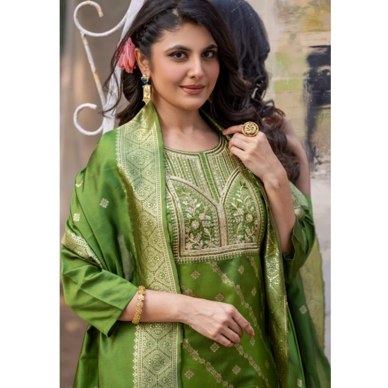 Generic Women's Polyster Printed Round Neck Kurti with Pant and Dupatta Set (Green) Generic Women's Polyster Printed Round Neck Kurti with Pant and Dupatta Set (Green)