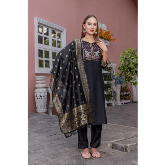 Generic Women's Rayon Printed Round Neck Kurti with Pant and Dupatta Set (Black) Generic Women's Rayon Printed Round Neck Kurti with Pant and Dupatta Set (Black)