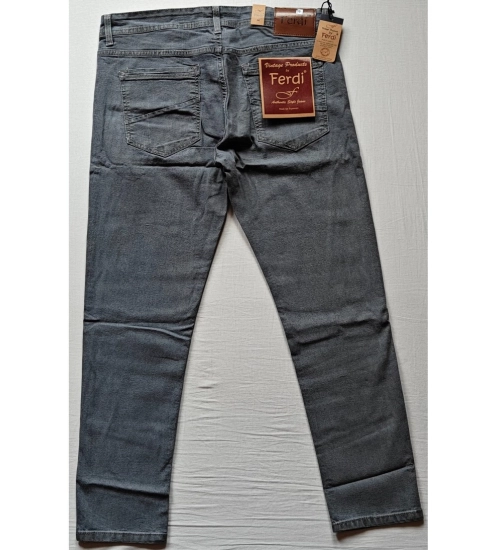 Generic Men's Cotton Blended Solid Tapered Jeans (Grey)