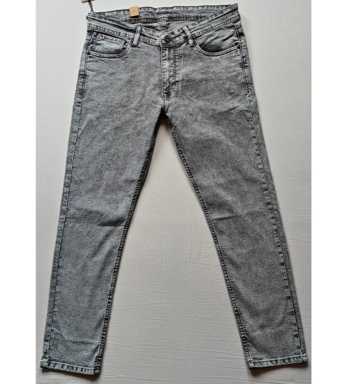 Generic Men's Cotton Blended Solid Tapered Jeans (Grey)