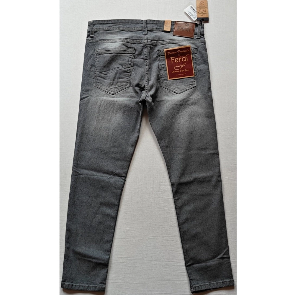 Generic Men's Cotton Blended Solid Tapered Jeans (Grey) Generic Men's Cotton Blended Solid Tapered Jeans (Grey)