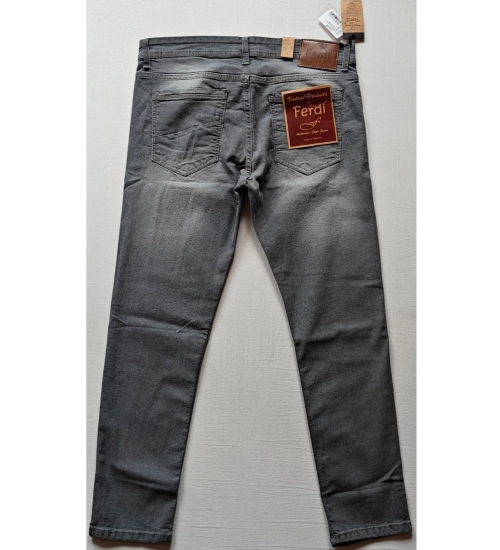 Generic Men's Cotton Blended Solid Tapered Jeans (Grey)