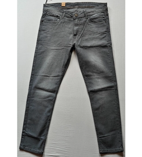 Generic Men's Cotton Blended Solid Tapered Jeans (Grey)