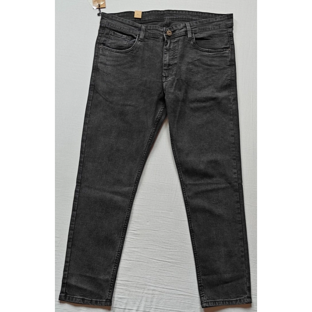 Generic Men's Cotton Blended Solid Tapered Jeans (Grey) Generic Men's Cotton Blended Solid Tapered Jeans (Grey)