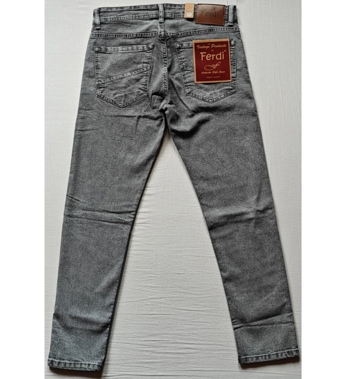 Generic Men's Cotton Blended Solid Tapered Jeans (Grey)