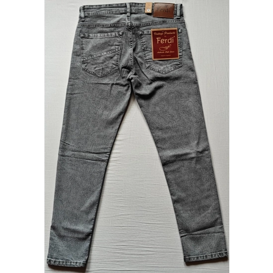 Generic Men's Cotton Blended Solid Tapered Jeans (Grey) Generic Men's Cotton Blended Solid Tapered Jeans (Grey)