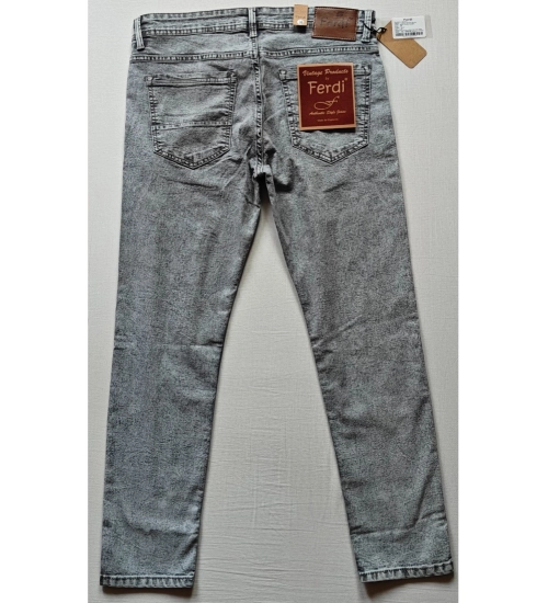 Generic Men's Cotton Blended Solid Tapered Jeans (Grey)