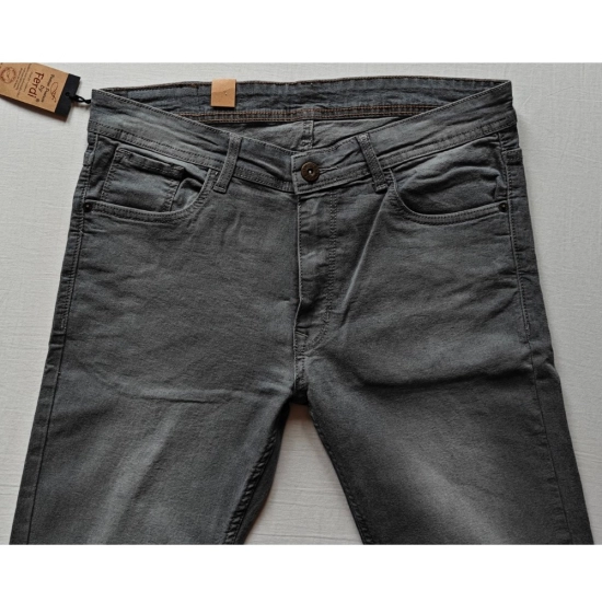 Generic Men's Cotton Blended Solid Tapered Jeans (Grey)