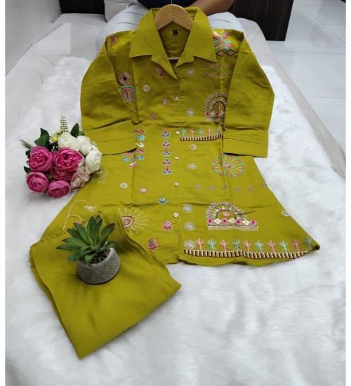 Generic Women's Roman Silk Embroidered 3/4th Sleeve Collar Neck Co-Ord Set (Green)