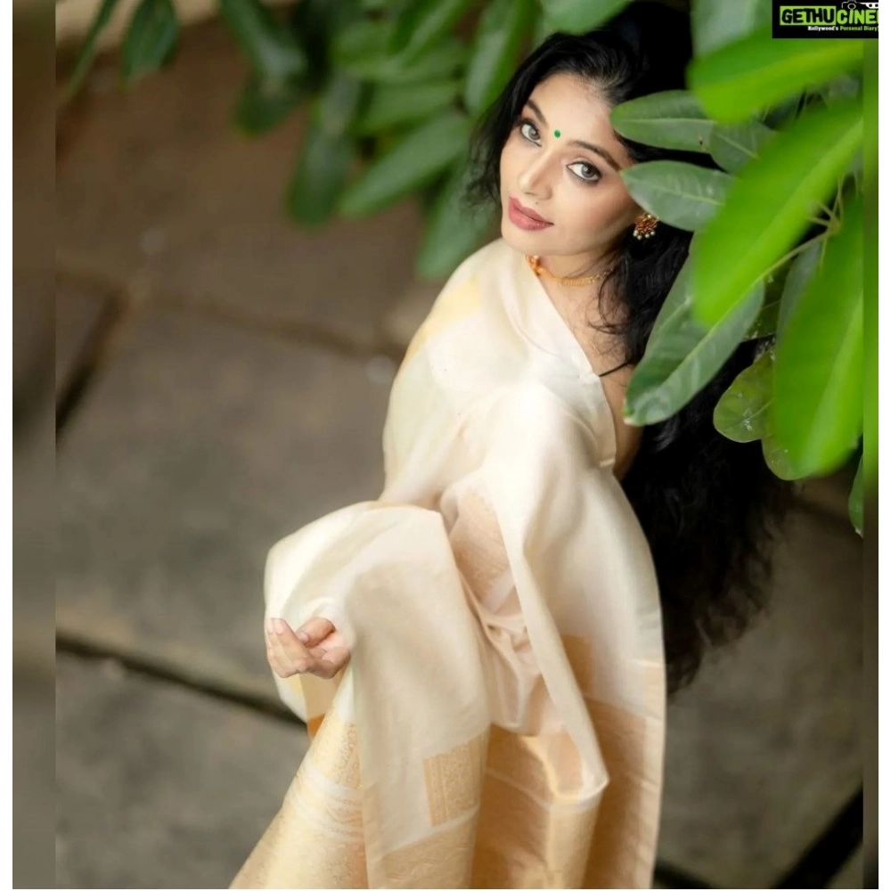 Generic Women's Silk Printed Saree With Unstitched Blouse 5.5Mtr (Off White) Generic Women's Silk Printed Saree With Unstitched Blouse 5.5Mtr (Off White)