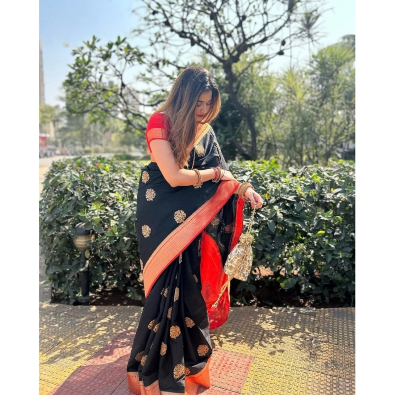 Women's Silk Printed Saree With Unstitched Blouse 5.5Mtr (Black-Red)