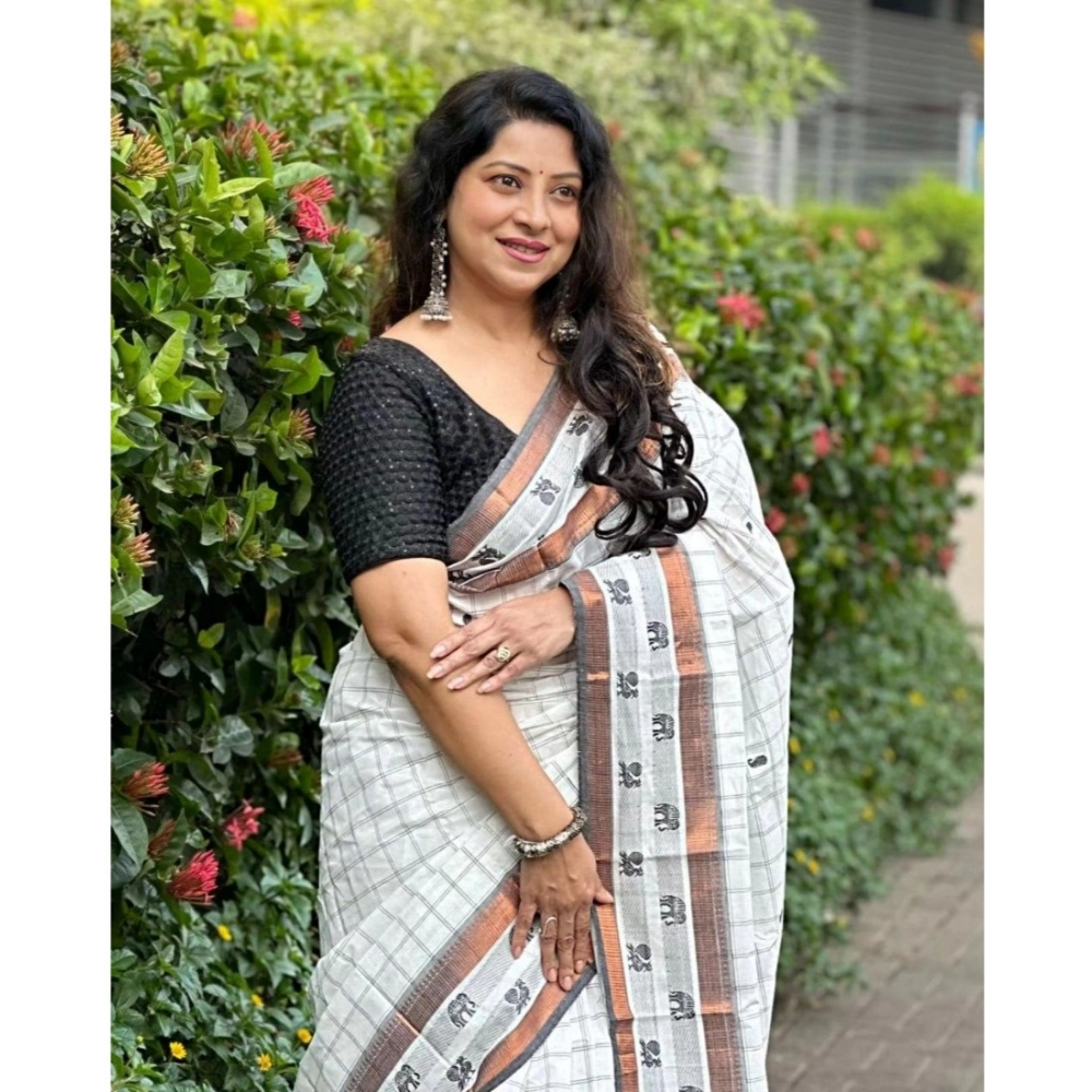 Generic Women's Silk Printed Saree With Unstitched Blouse 5.5Mtr (Off White) Generic Women's Silk Printed Saree With Unstitched Blouse 5.5Mtr (Off White)