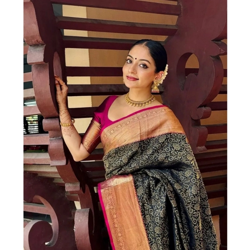 Women's Silk Printed Saree With Unstitched Blouse 5.5Mtr (Green) Women's Silk Printed Saree With Unstitched Blouse 5.5Mtr (Green)