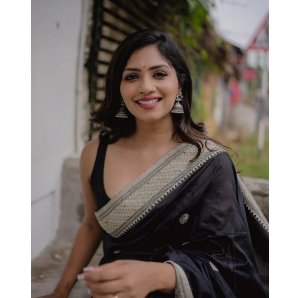Generic Women's Silk Printed Saree With Unstitched Blouse 5.5Mtr (Black) Generic Women's Silk Printed Saree With Unstitched Blouse 5.5Mtr (Black)