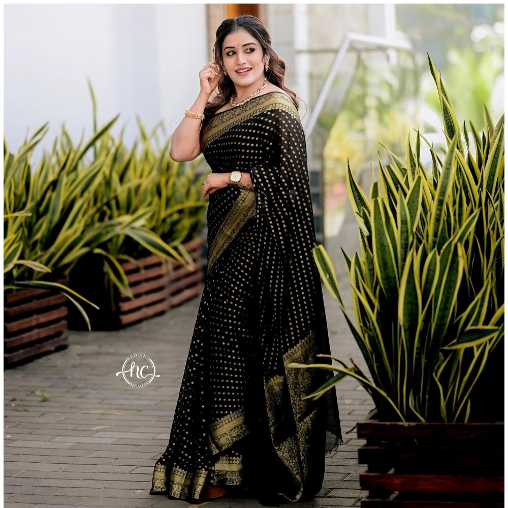 Generic Women's Silk Woven Kanjivaram Saree With Unstitched Blouse (5.5Mtr, Black) Generic Women's Silk Woven Kanjivaram Saree With Unstitched Blouse (5.5Mtr, Black)