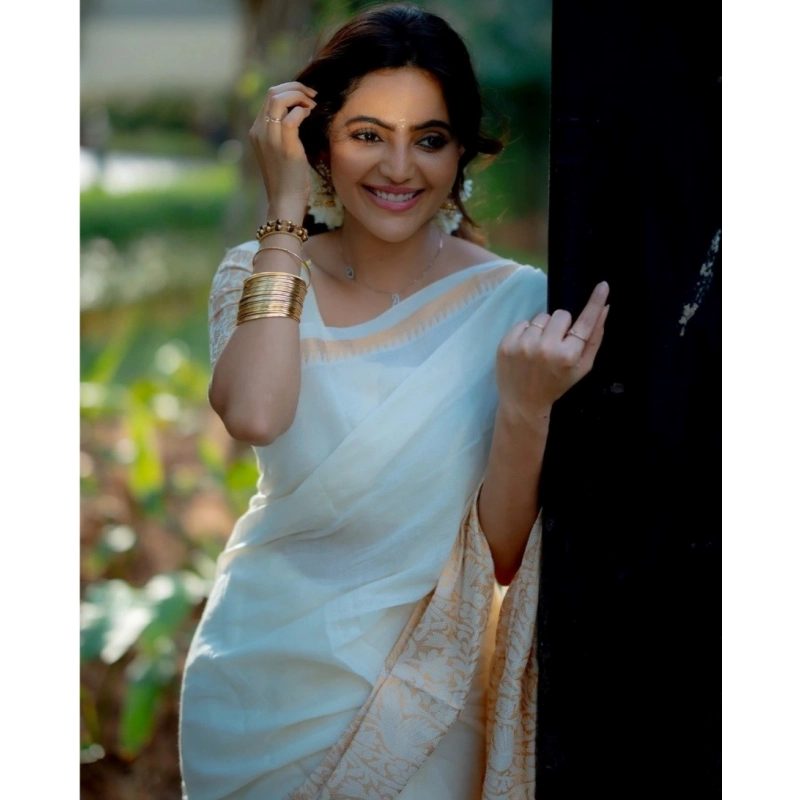 Women's Silk Blend Self Design Bollywood Saree With Unstitched Blouse (5.5Mtr, White) Women's Silk Blend Self Design Bollywood Saree With Unstitched Blouse (5.5Mtr, White)