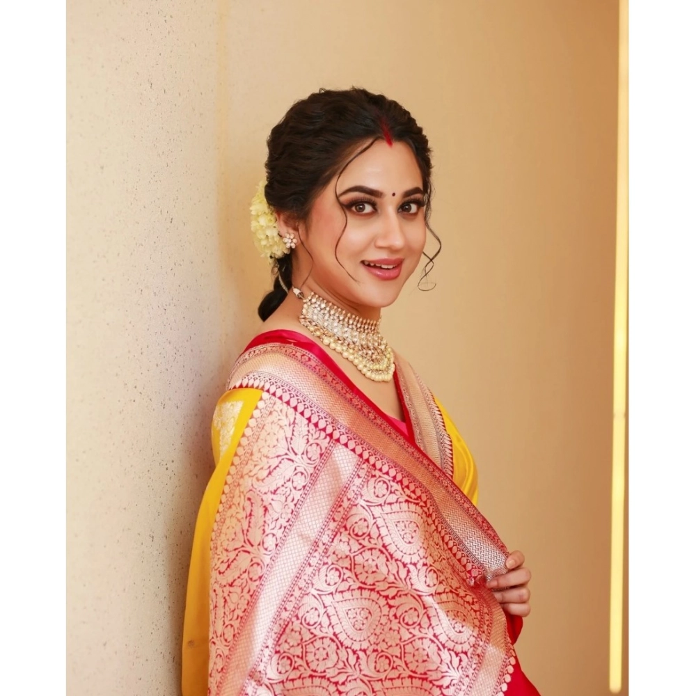 Generic Women's Silk Blend Self Design Banarasi Saree With Unstitched Blouse (5.5Mtr, Yellow Red) Generic Women's Silk Blend Self Design Banarasi Saree With Unstitched Blouse (5.5Mtr, Yellow Red)