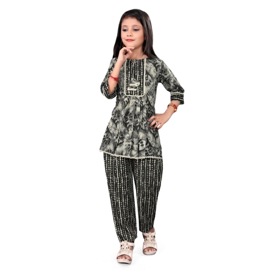 Generic Girl's Cotton Printed Top With Bottom Set (Grey)