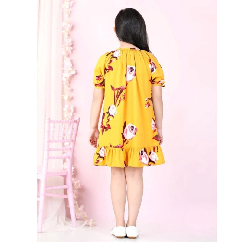 Girl's Polyester Crepe Floral Printed Slit Sleeve Round Neck Dress (Yellow-Red)
