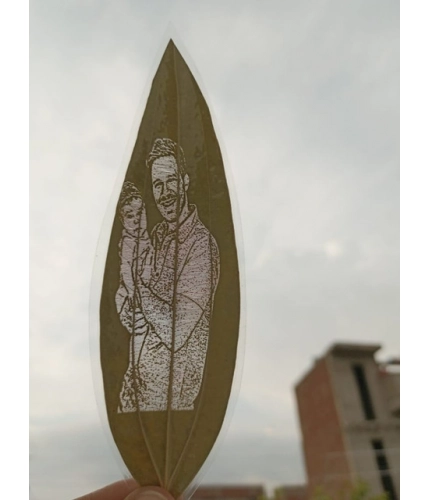 Generic Custom Father &amp; Child Portrait Engraved on Natural Leaf – Personalized Botanical Art Gift