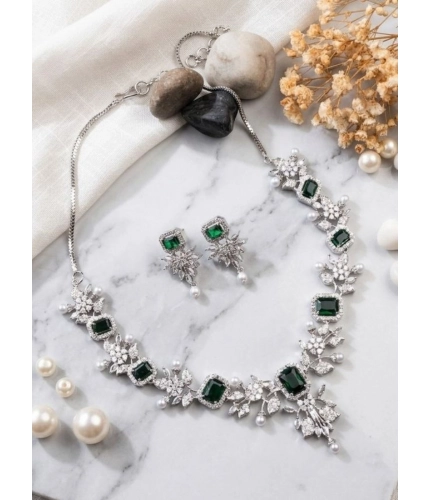 Generic Women's Brass Silver Plated Necklace set (Green)