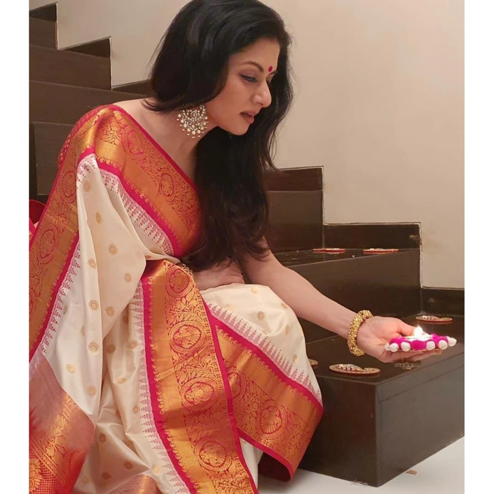 Generic Women's Soft Litchi Silk Jacquard Work Saree With Unstitched Blouse 5.5Mtr (White) Generic Women's Soft Litchi Silk Jacquard Work Saree With Unstitched Blouse 5.5Mtr (White)