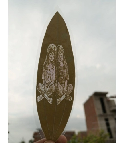 Generic Custom Engraved Leaf Art – Best Friends - Sisters Portrait on Natural Leaf