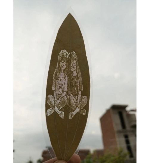 Generic Custom Engraved Leaf Art – Best Friends - Sisters Portrait on Natural Leaf