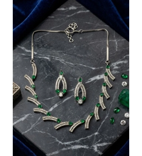 Generic Women's Brass Silver Plated Necklace set (Green)
