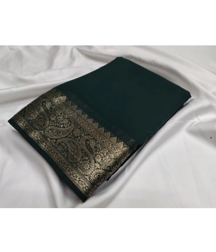 Generic Women's Crepe Chit Pallu Solid Saree With Unstitched Blouse 5.5Mtr (Bottle Green)