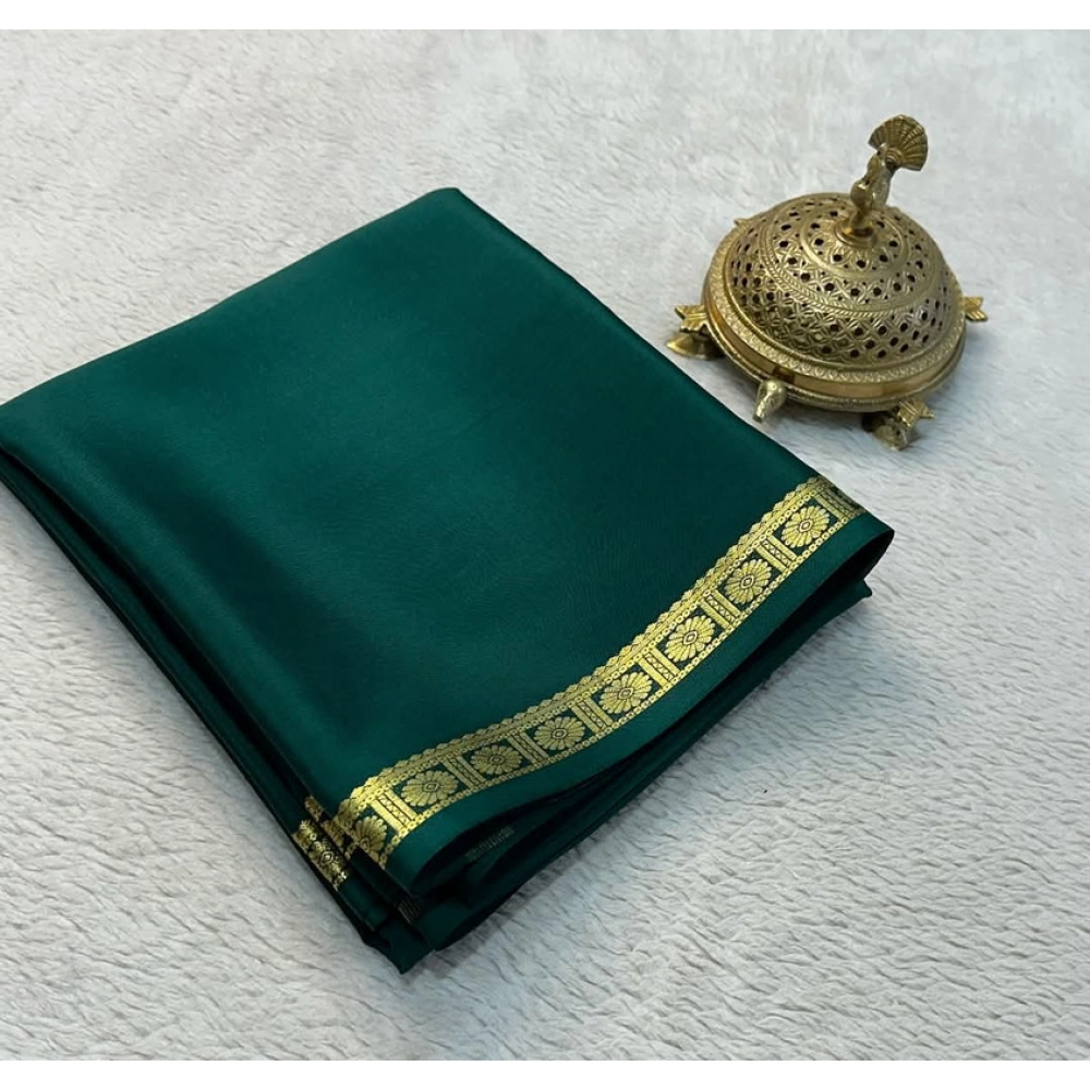 Generic Women's Crepe Chit Pallu Solid Saree With Unstitched Blouse 5.5Mtr (Green) Generic Women's Crepe Chit Pallu Solid Saree With Unstitched Blouse 5.5Mtr (Green)