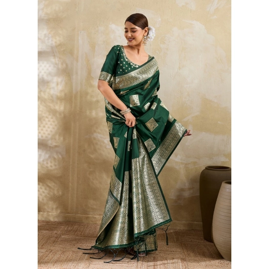 Generic Women's Silk Blend Printed Saree With Unstitched Blouse 5.5Mtr (Dark Green) Generic Women's Silk Blend Printed Saree With Unstitched Blouse 5.5Mtr (Dark Green)