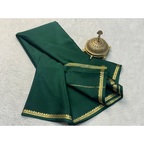 Women's Crepe Chit Pallu Solid Saree With Unstitched Blouse 5.5Mtr (Green) Women's Crepe Chit Pallu Solid Saree With Unstitched Blouse 5.5Mtr (Green)