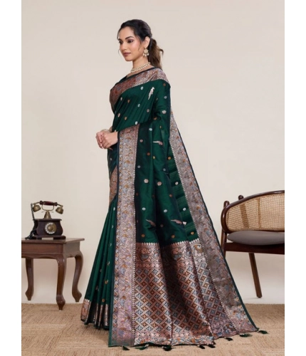 Generic Women's Jacquard Woven Saree With Unstitched Blouse 5.5Mtr (Green)